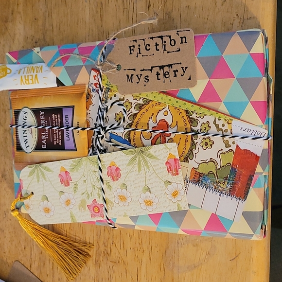 Accessories - Blind date with a mystery book